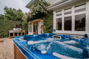 Ultimate Lux Villa in Merivale - Sleeps 16